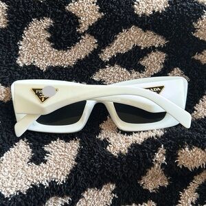 New white fashion sunglasses